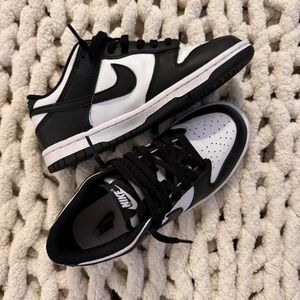 Nike Kids/Womens Black and White Low-Top Sneakers
